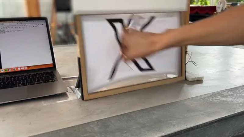 Twitter訂正Xパンチ装置